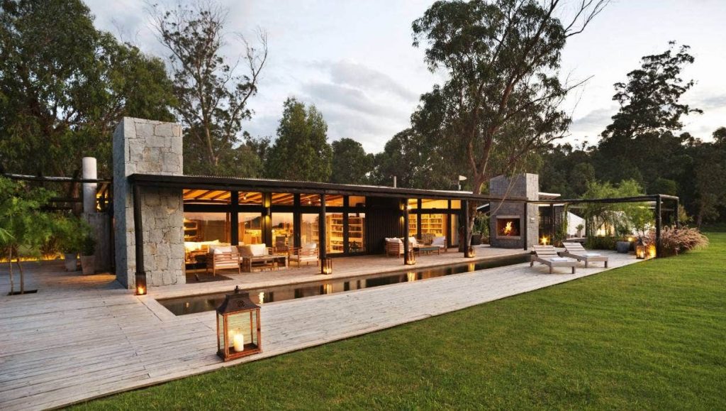 Chiêu sáng khu vực ăn uống ngoài trời